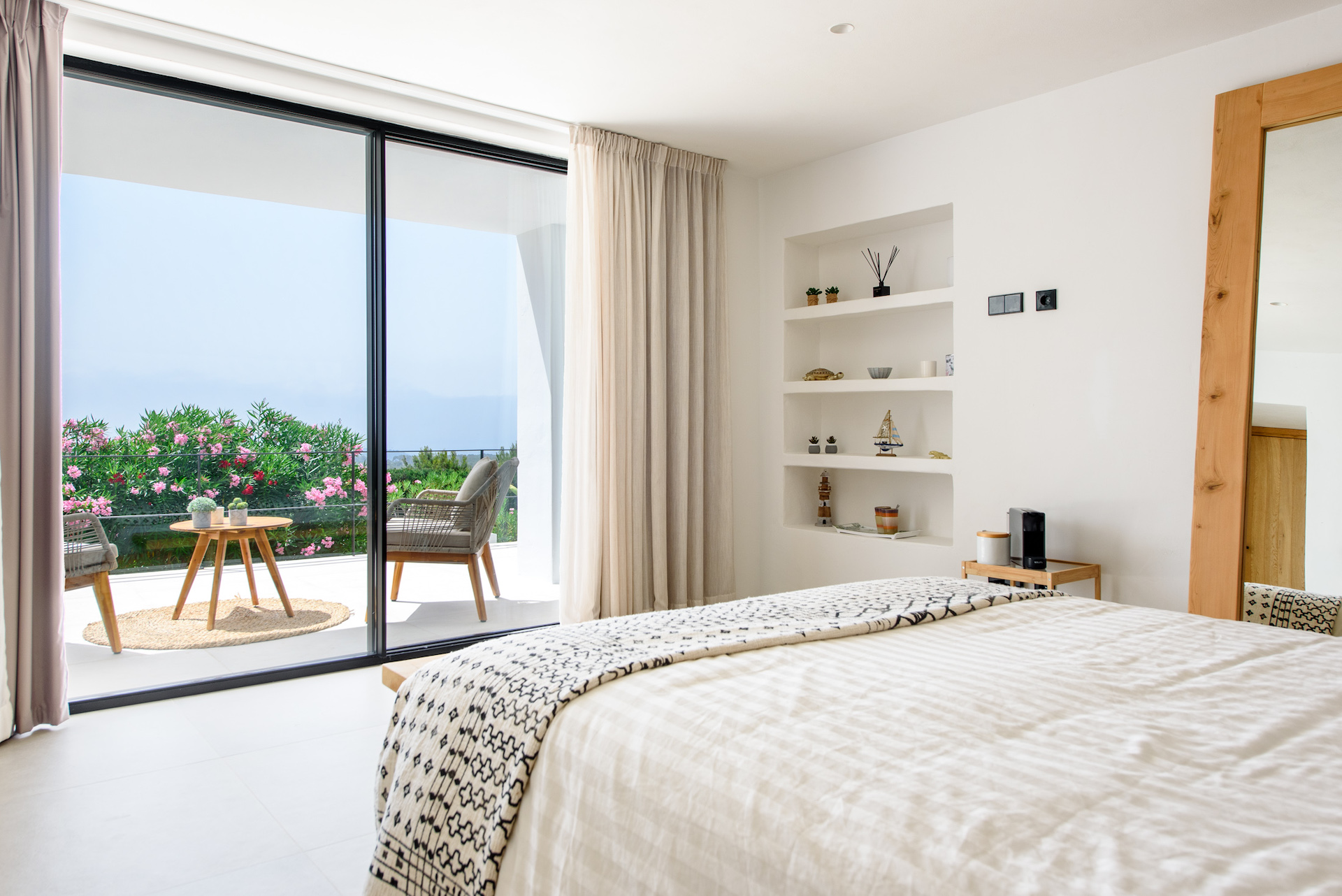 Resa estates huis kopen Ibiza es cubells villa bedroom 1.jpg